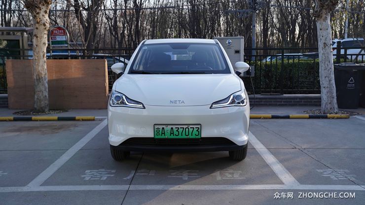 更适合年轻人的特斯拉平替车——哪吒V