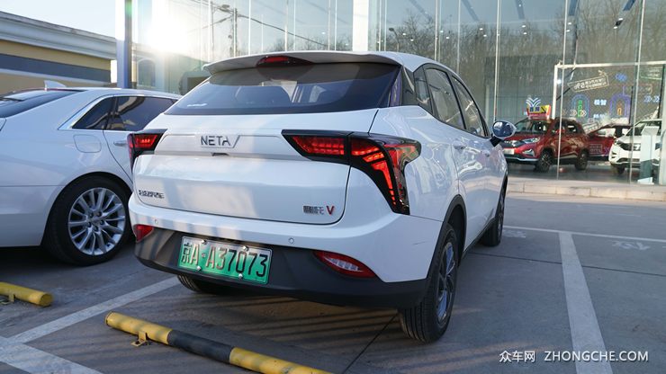 更适合年轻人的特斯拉平替车——哪吒V