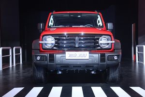 智能豪华越野SUV WEY坦克300上市 售17.58万-21.38万元