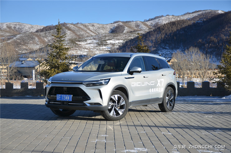 试驾BEIJING-X7 拥有同级最长的轴距和行政轿车的静谧性