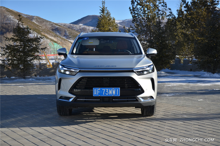 试驾BEIJING-X7 拥有同级最长的轴距和行政轿车的静谧性