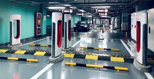 特斯拉全球最大超级充电站上线 拥有72个充电桩