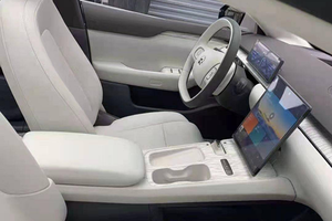 续航可达900公里 配悬浮式液晶仪表 疑似蔚来首款旗舰轿车内饰曝光