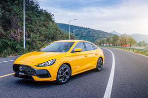  年度最受青睐的潮跑新鲜出炉！这款“卖爆了”的潮跑凭什么热销？