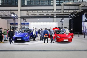 特斯拉Model Y、新款Model 3亮相2021海口车展