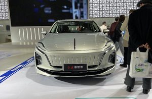 NEDC续航431公里 长度/轴距超Model S 红旗E-QM5首发