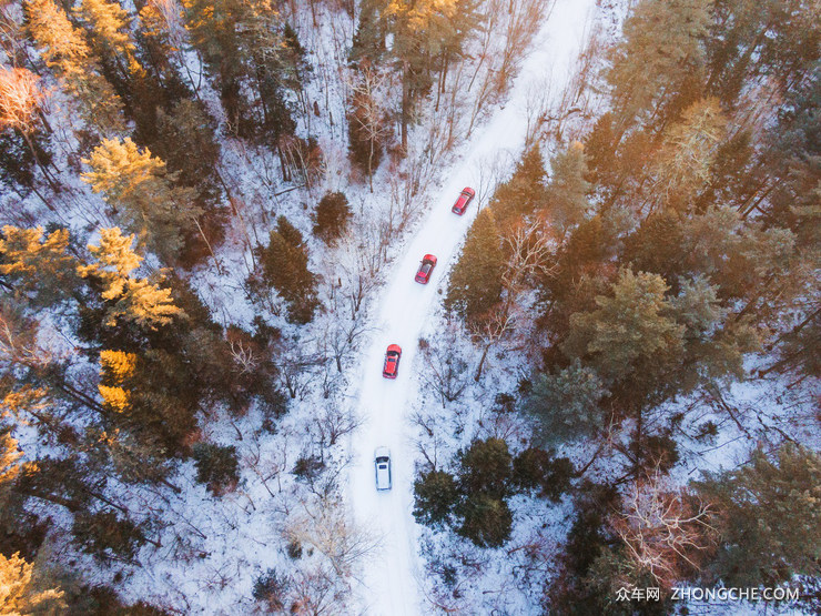 广汽三菱“四驱兄弟”挑战冰雪版秋名山
