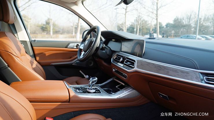 ”铁汉柔情”——宝马X7