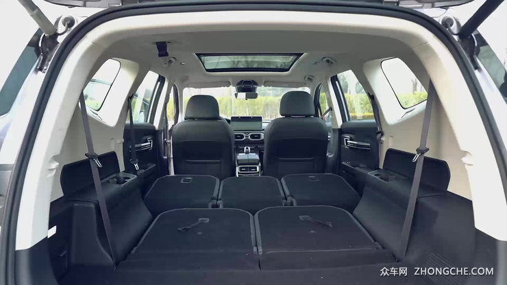 个大便宜配置高 吉利豪越适合家用的中型SUV