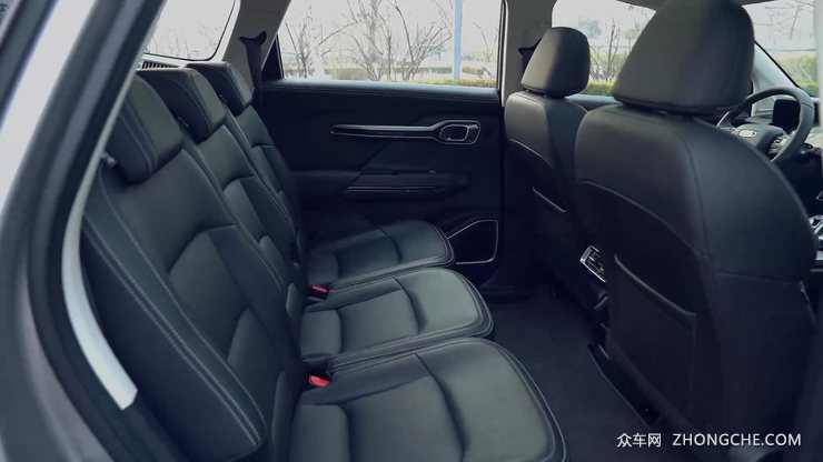 个大便宜配置高 吉利豪越适合家用的中型SUV