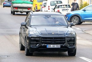 换装911同款中控屏 配高性能刹车卡钳 新款保时捷Cayenne谍照曝光