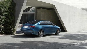 全新起亚K3官图曝光 采用升级版虎啸式前脸 或将于4月20日亮相