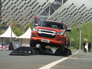 “老炮”也紧跟潮流 场地试驾全新D-MAX