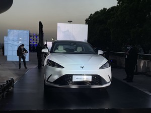 NEDC续航708km 搭华为鸿蒙OS系统 极狐阿尔法S上市售25.19万元起