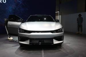 2021上海车展探馆丨起亚EV6 GT实拍 性能感出众 3.5秒破百