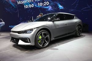 2021上海车展探馆丨起亚EV6 GT实拍 性能感出众 3.5秒破百