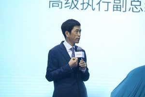 2021上海车展丨换装皇冠车标 造型更霸气 一汽丰田皇冠 陆放国内首发