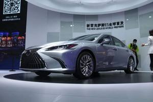 2021上海车展丨灯组造型吸睛 新款雷克萨斯ES国内首发