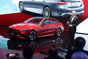 2021上海车展丨轴距加长 大屏更具科技感 北京奔驰C级亮相