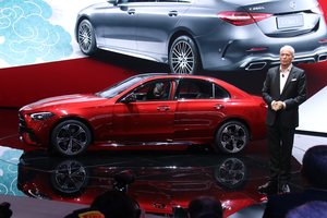 2021上海车展丨轴距加长 大屏更具科技感 北京奔驰C级亮相