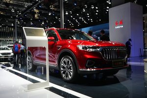 2021上海车展丨配备专属100周年标识 红旗HS5红色力量版亮相