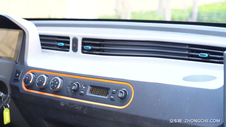 花老年代步车的钱 买一台五菱宏光MINI EV正规车不香吗？