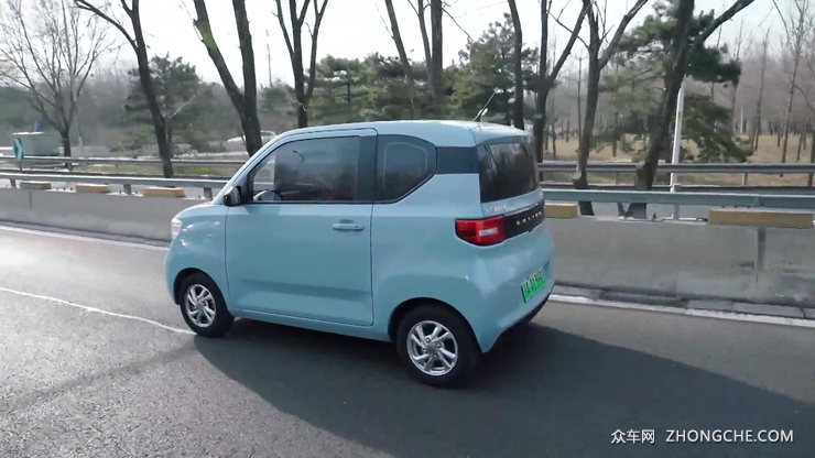 花老年代步车的钱 买一台五菱宏光MINI EV正规车不香吗？