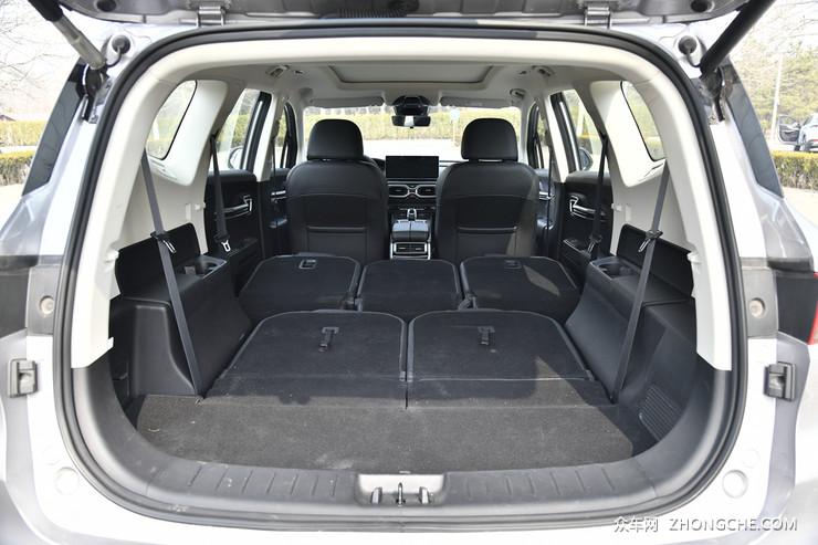 试驾吉利豪越 家用suv空间大就是硬道理