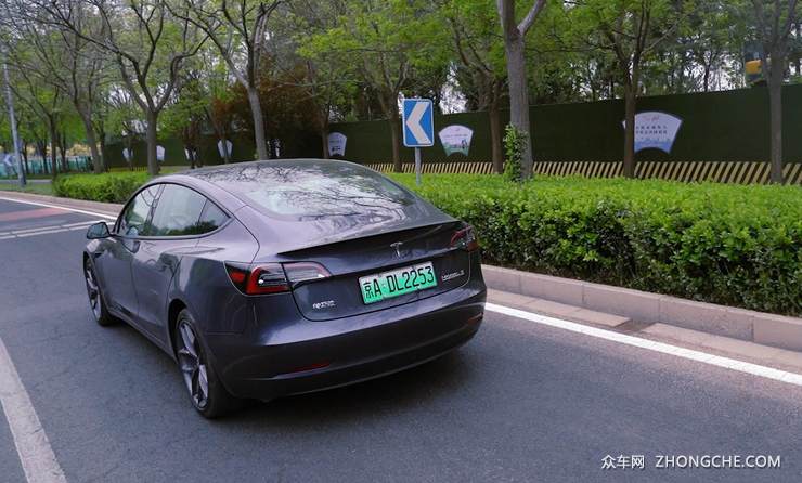特斯拉车主谈刹车失灵，Model 3新老对比只得70分