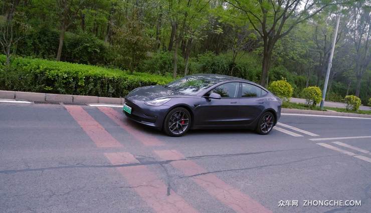 特斯拉车主谈刹车失灵，Model 3新老对比只得70分