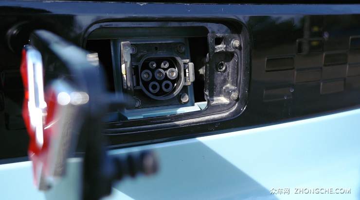 五菱Mini EV呆萌可爱 俘获钢铁直男青睐