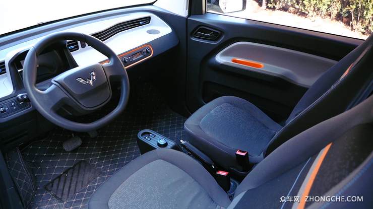 五菱Mini EV呆萌可爱 俘获钢铁直男青睐