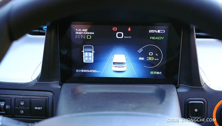 五菱Mini EV呆萌可爱 俘获钢铁直男青睐