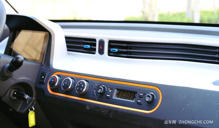 五菱Mini EV呆萌可爱 俘获钢铁直男青睐