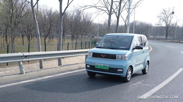 五菱Mini EV呆萌可爱 俘获钢铁直男青睐