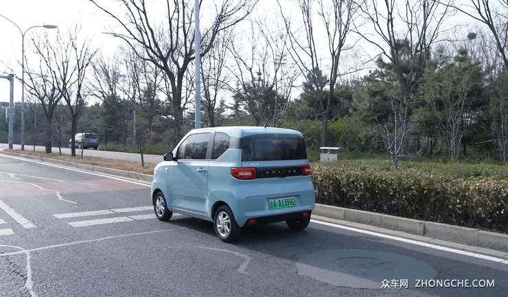 五菱Mini EV呆萌可爱 俘获钢铁直男青睐