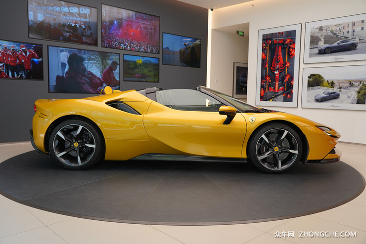 坐拥千匹马力的敞篷混动超跑 实拍法拉利SF90 Spider