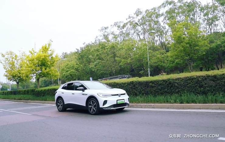 20万价格续航550公里 大众ID.4 CROZZ比特斯拉还香！