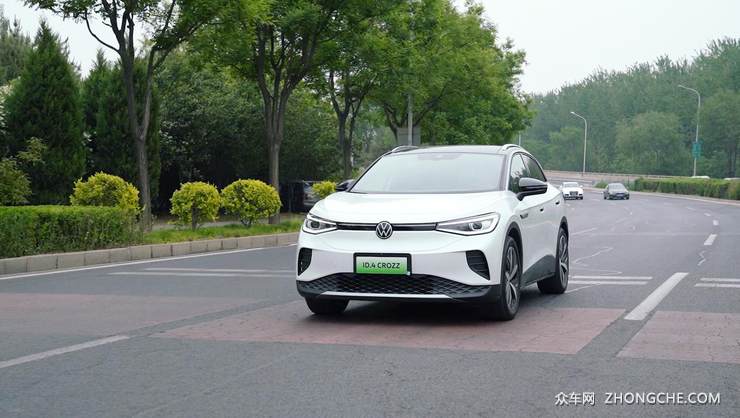 20万价格续航550公里 大众ID.4 CROZZ比特斯拉还香！