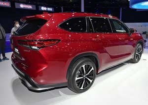 预售价28万元起 悬挂皇冠车标 一汽丰田皇冠陆放有望8月18日上市