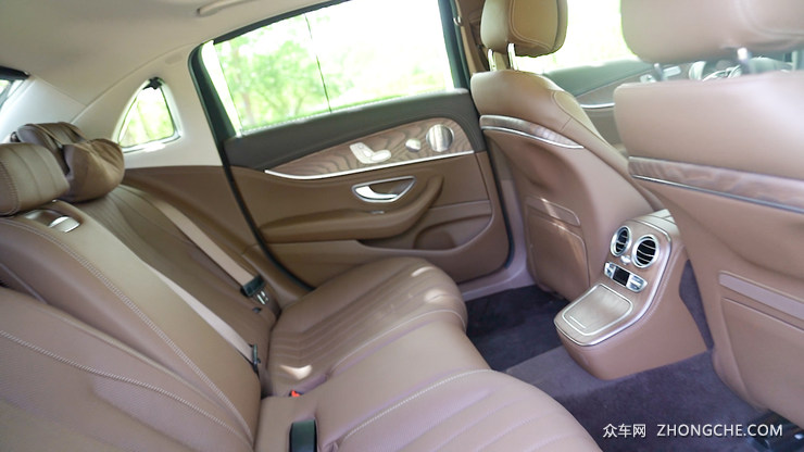 中大型豪华车标杆  2021款奔驰E300L内外兼修