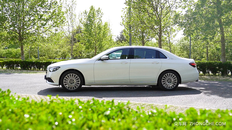 中大型豪华车标杆  2021款奔驰E300L内外兼修