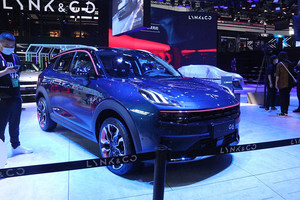 瞄准女性用户 新增野莓紫撞色轮圈 领克06新配色曝光