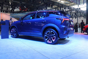 瞄准女性用户 新增野莓紫撞色轮圈 领克06新配色曝光