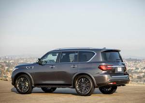 英菲尼迪新款QX80海外亮相 换全新中控大屏