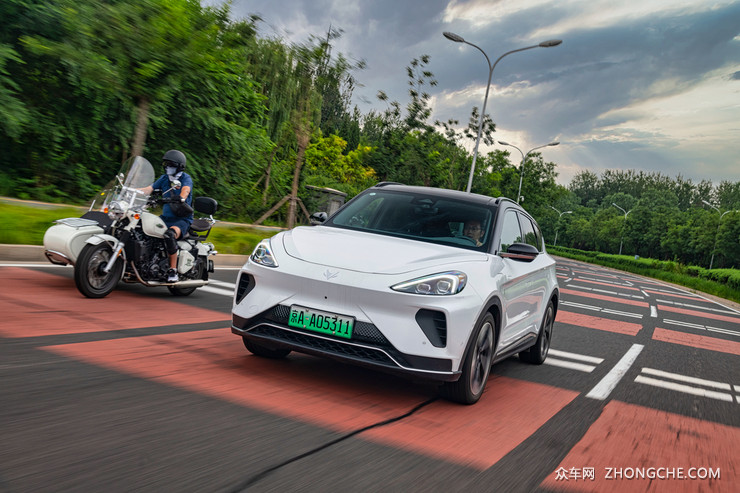 全面发展  极狐阿尔法T试驾后你会爱上的电动车