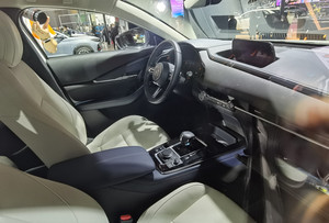 2021成都车展：转子是曾经，电动是未来，实拍马自达CX-30 EV