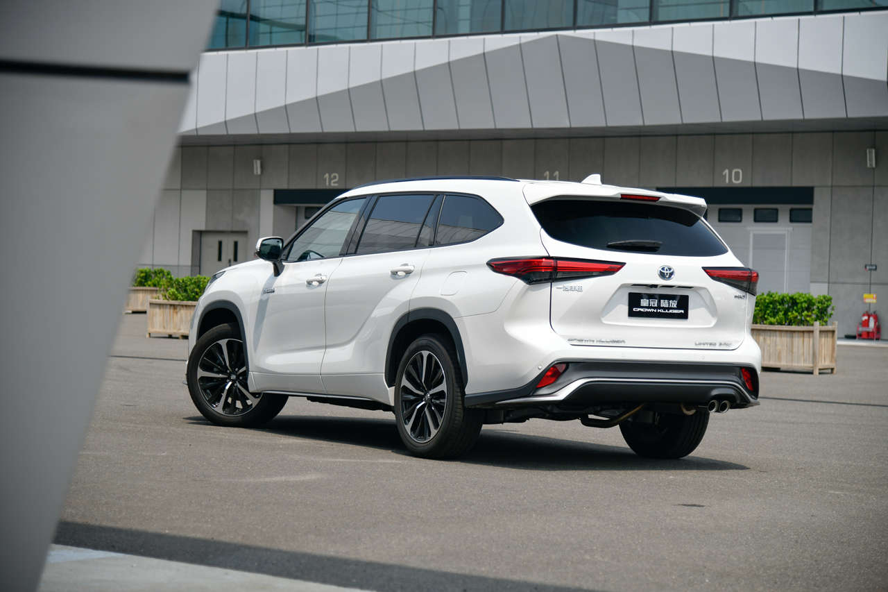 试驾皇冠陆放 运动实用两不误 大7座suv的新王加冕