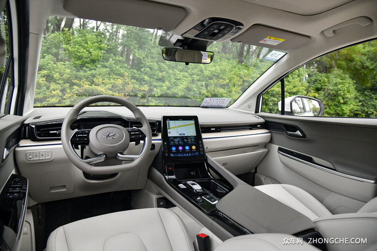 新兵到岗报道 试驾北京现代库斯途