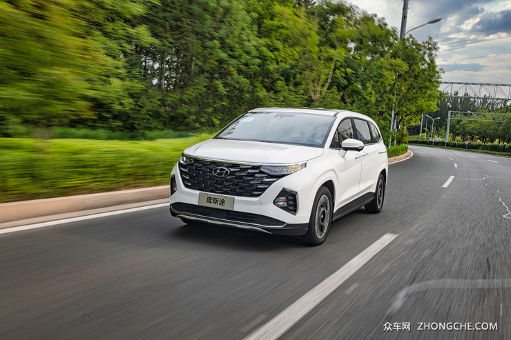 新兵到岗报道 试驾北京现代库斯途